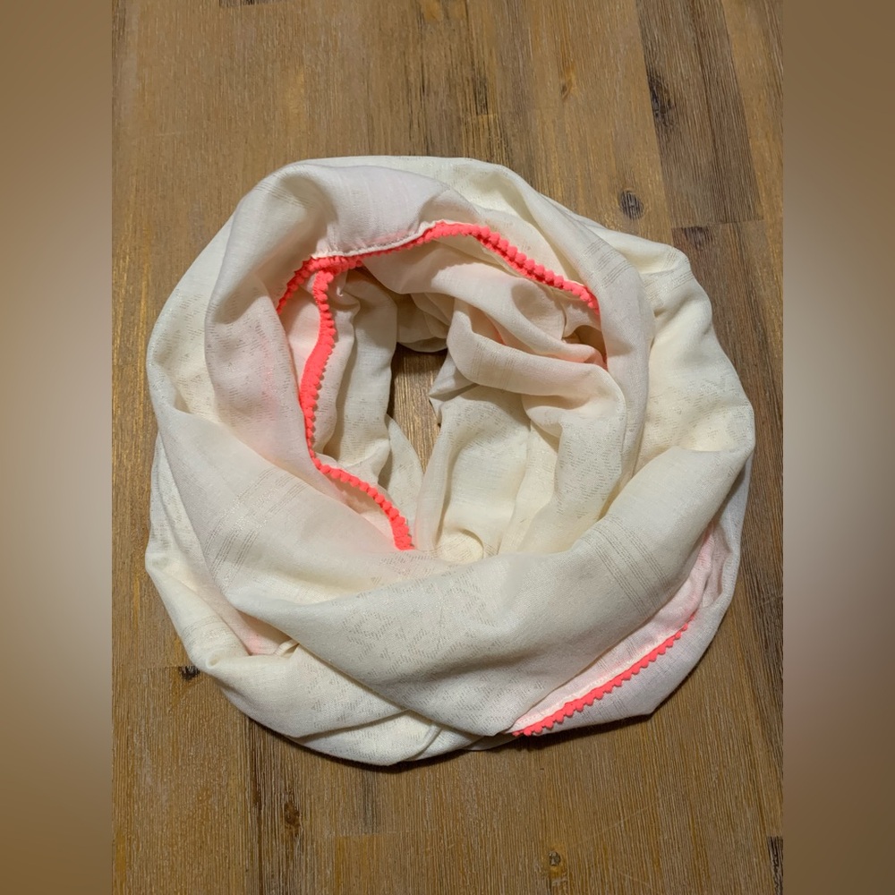 HOLLISTER - Infinity Scarf -OS- cream with neon coral detail
